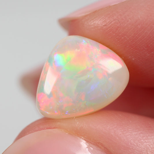 3.48ct (11.6x9.6x4.8mm) White Opal