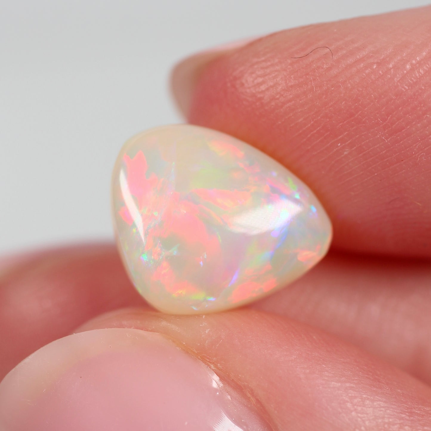 3.48ct (11.6x9.6x4.8mm) White Opal