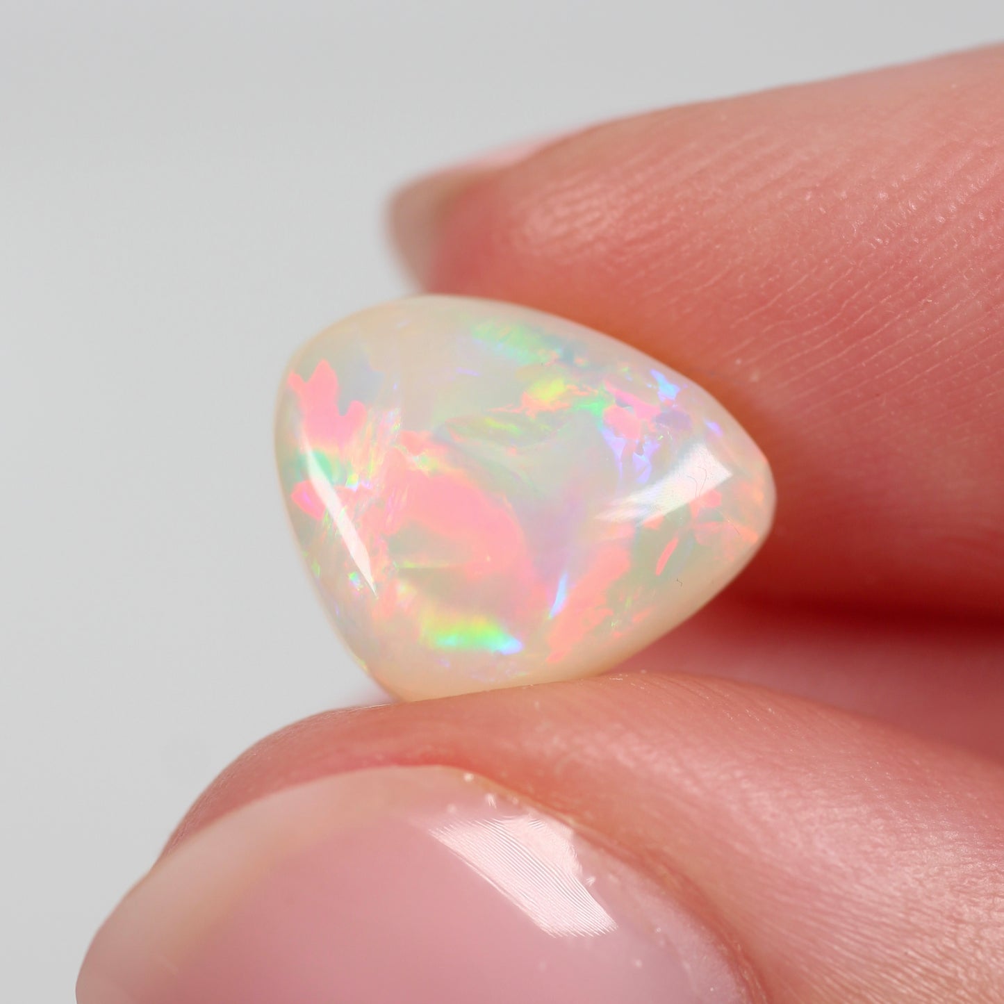 3.48ct (11.6x9.6x4.8mm) White Opal
