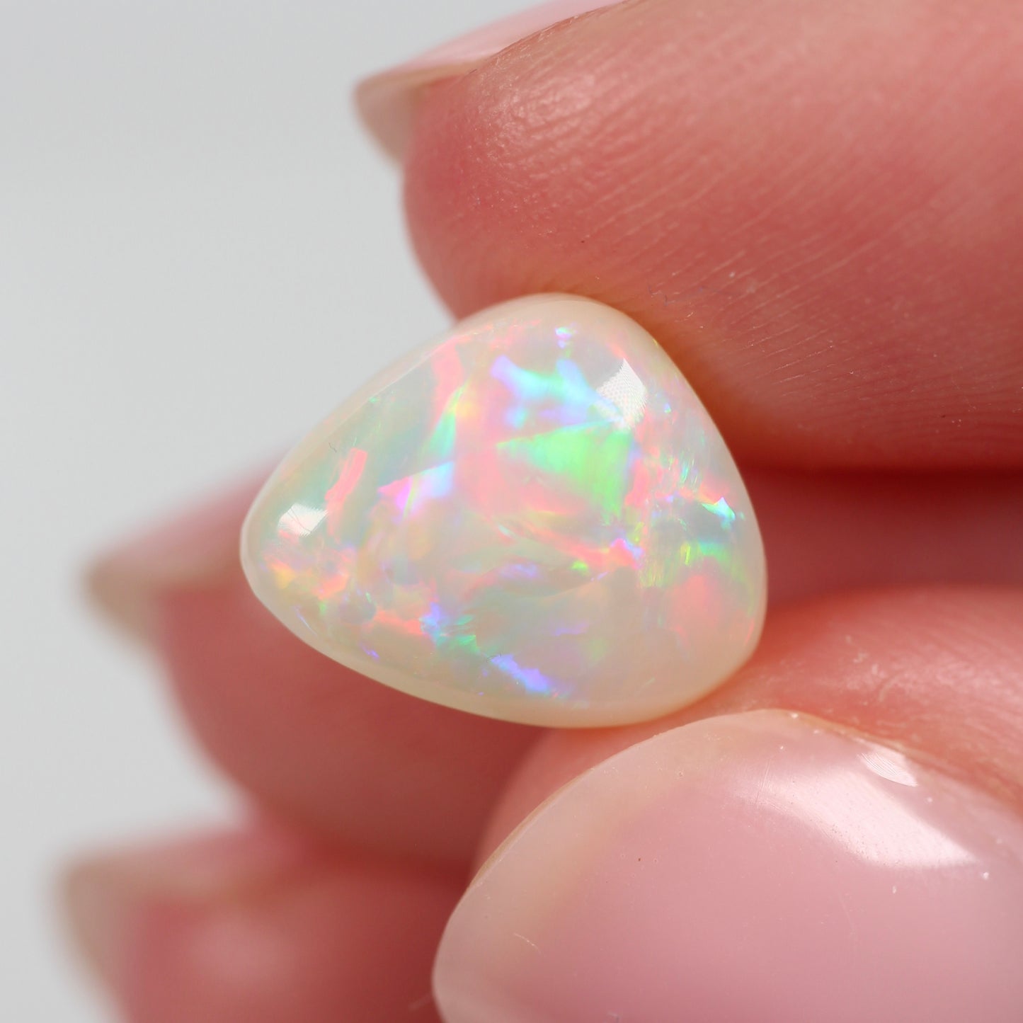 3.48ct (11.6x9.6x4.8mm) White Opal