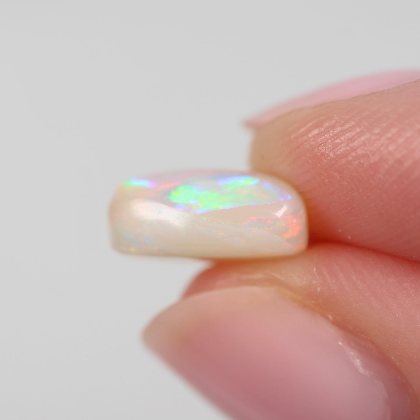 3.48ct (11.6x9.6x4.8mm) White Opal