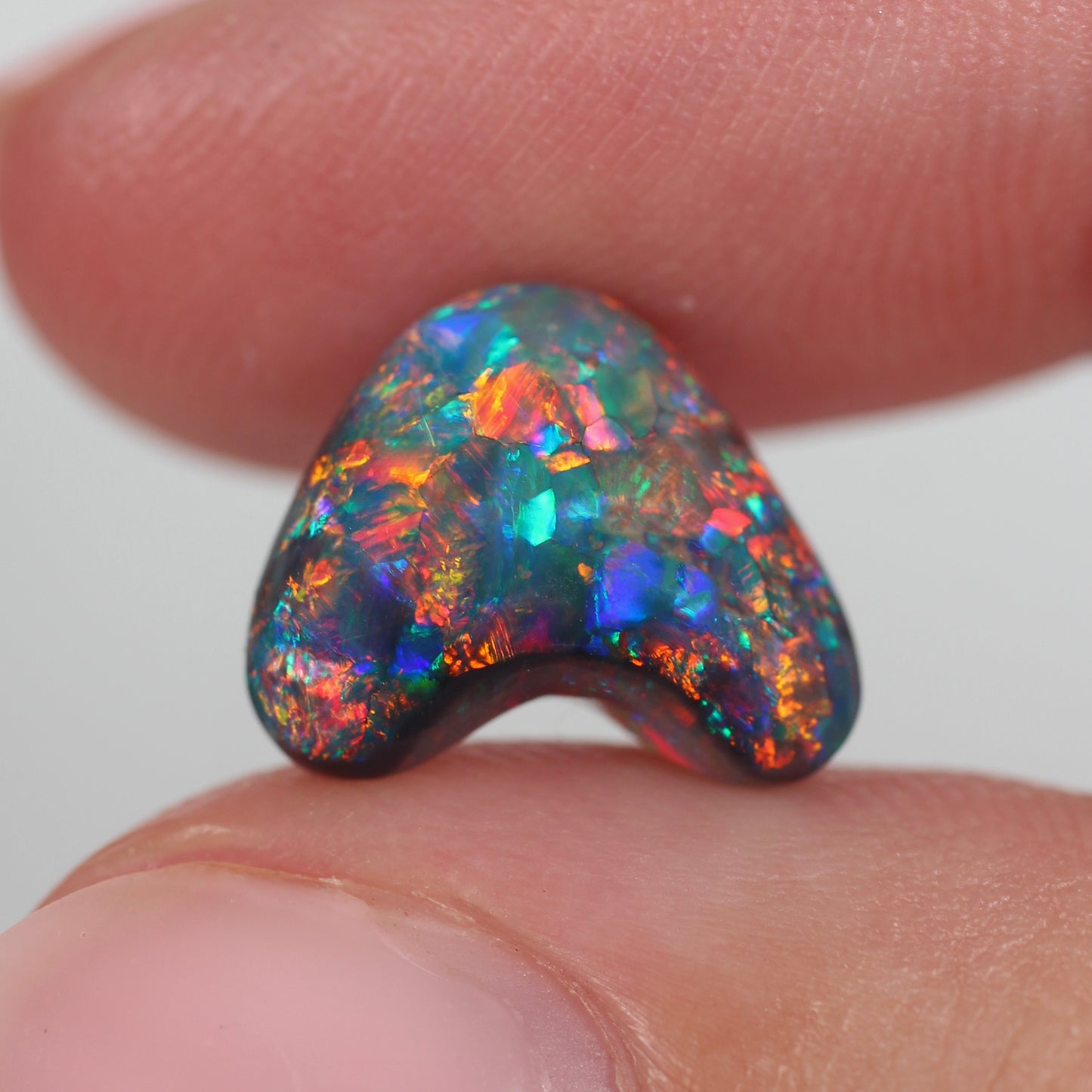 4.35cts (12.6x10.4x6.25mm) Black Opal