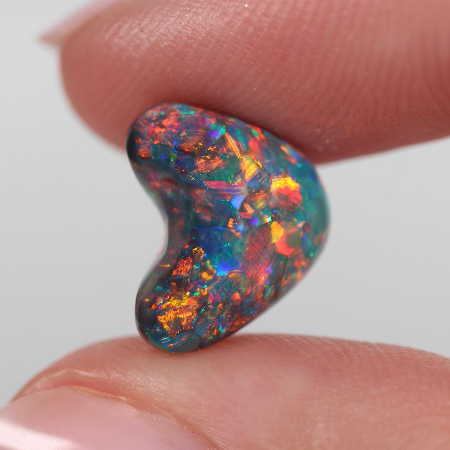 4.35cts (12.6x10.4x6.25mm) Black Opal