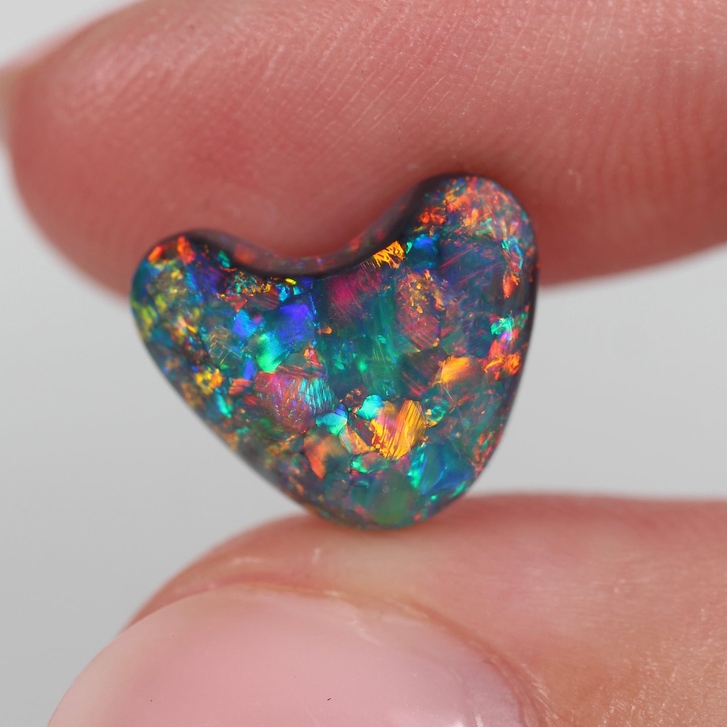 4.35cts (12.6x10.4x6.25mm) Black Opal