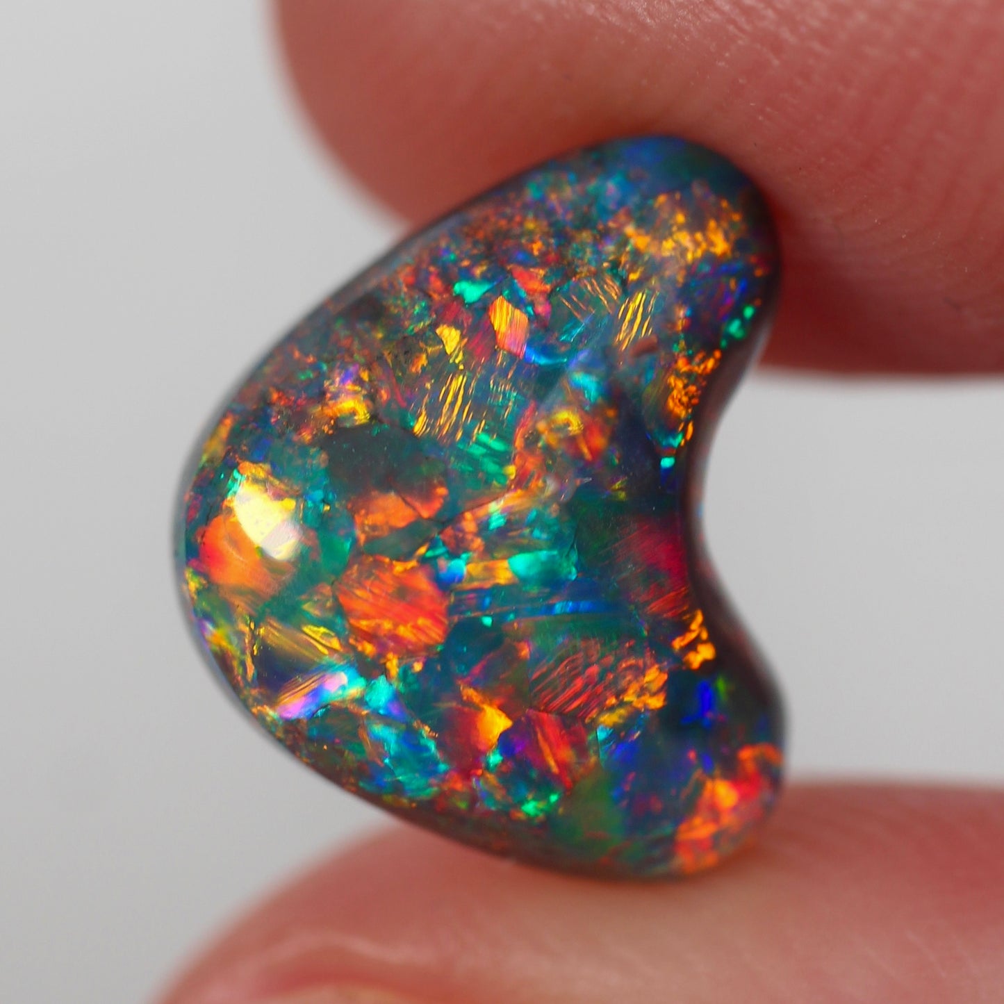 4.35cts (12.6x10.4x6.25mm) Black Opal