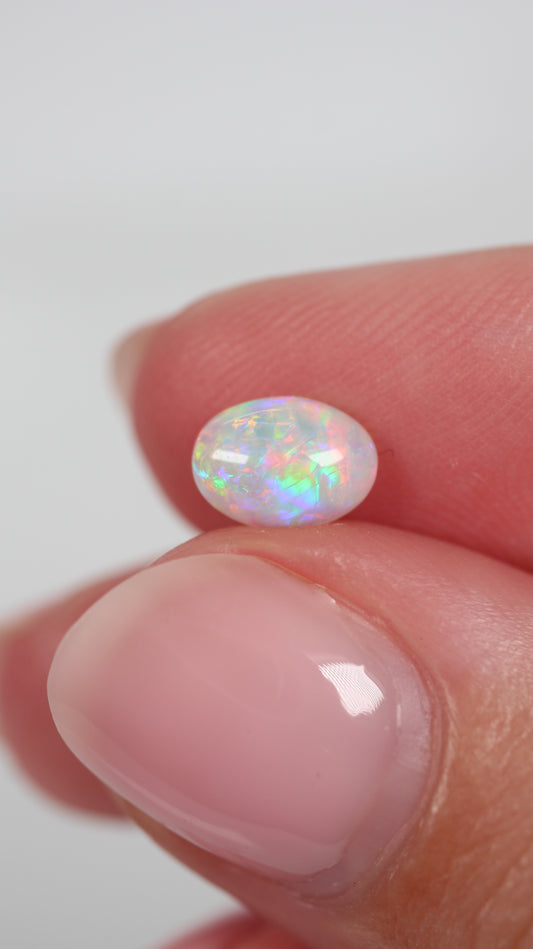 0.79ct (7.7 x 5.5 x 3.07mm) _____ Opal